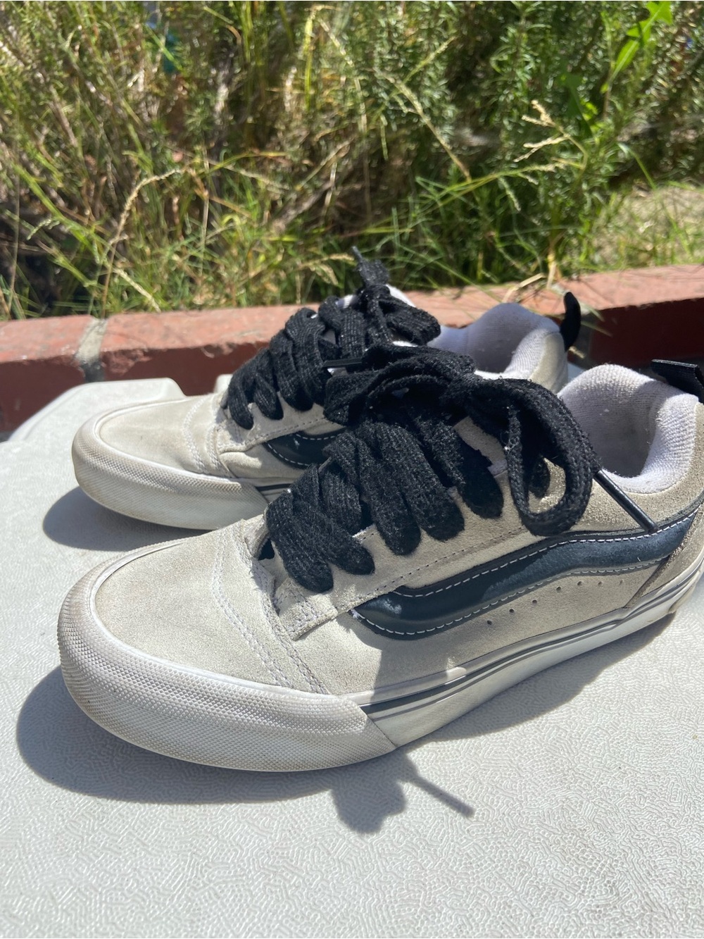 Vans Kids Low-Top Skate Sneakers in Light Gray and Black
